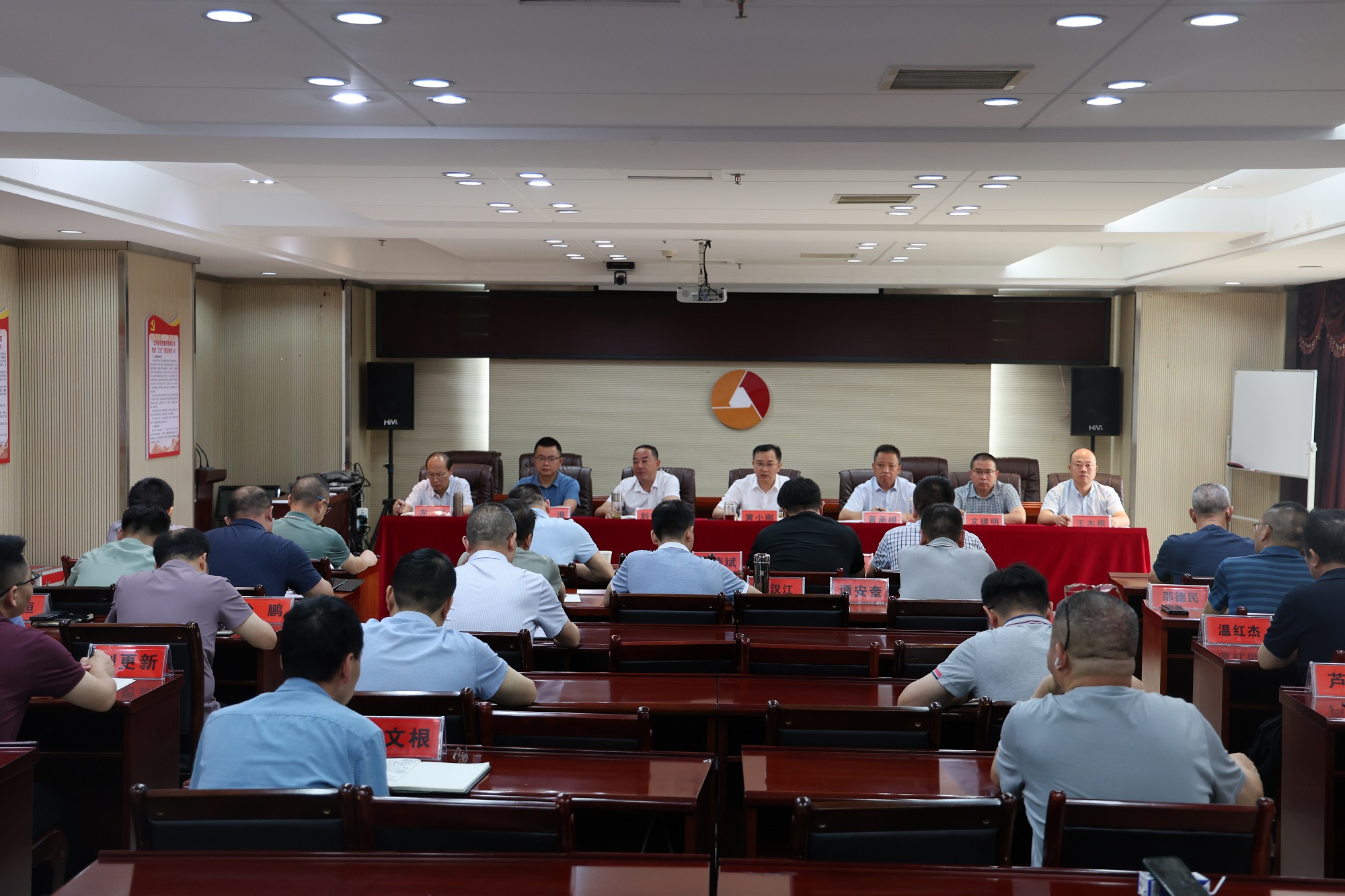 <b>黄小刚在公司早会上要求：守牢安全底线 丰富职工文化生活 努力使职工家属过一个欢乐祥和的中秋佳节</b>